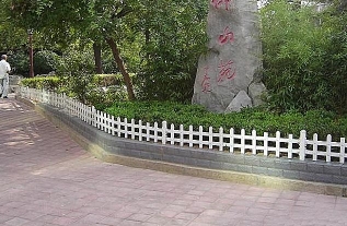 信阳PVC草坪护栏